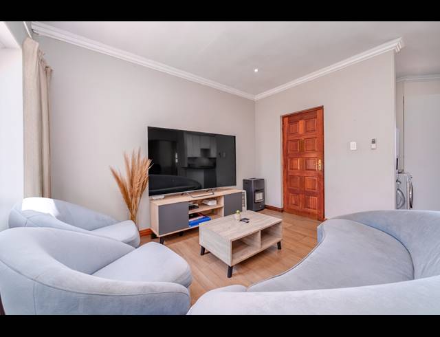 2 BEDROOM APARTMENT FOR SALE IN BRYANSTON